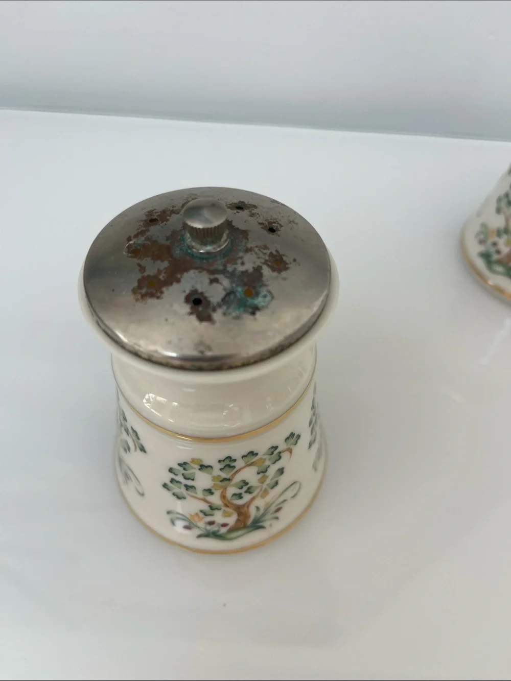 Lenox Clover Salt Shaker & Pepper Mill 3 1/4” China Hand Decorated 24k Gold